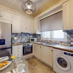 Motley Luxury By Estia Apartment